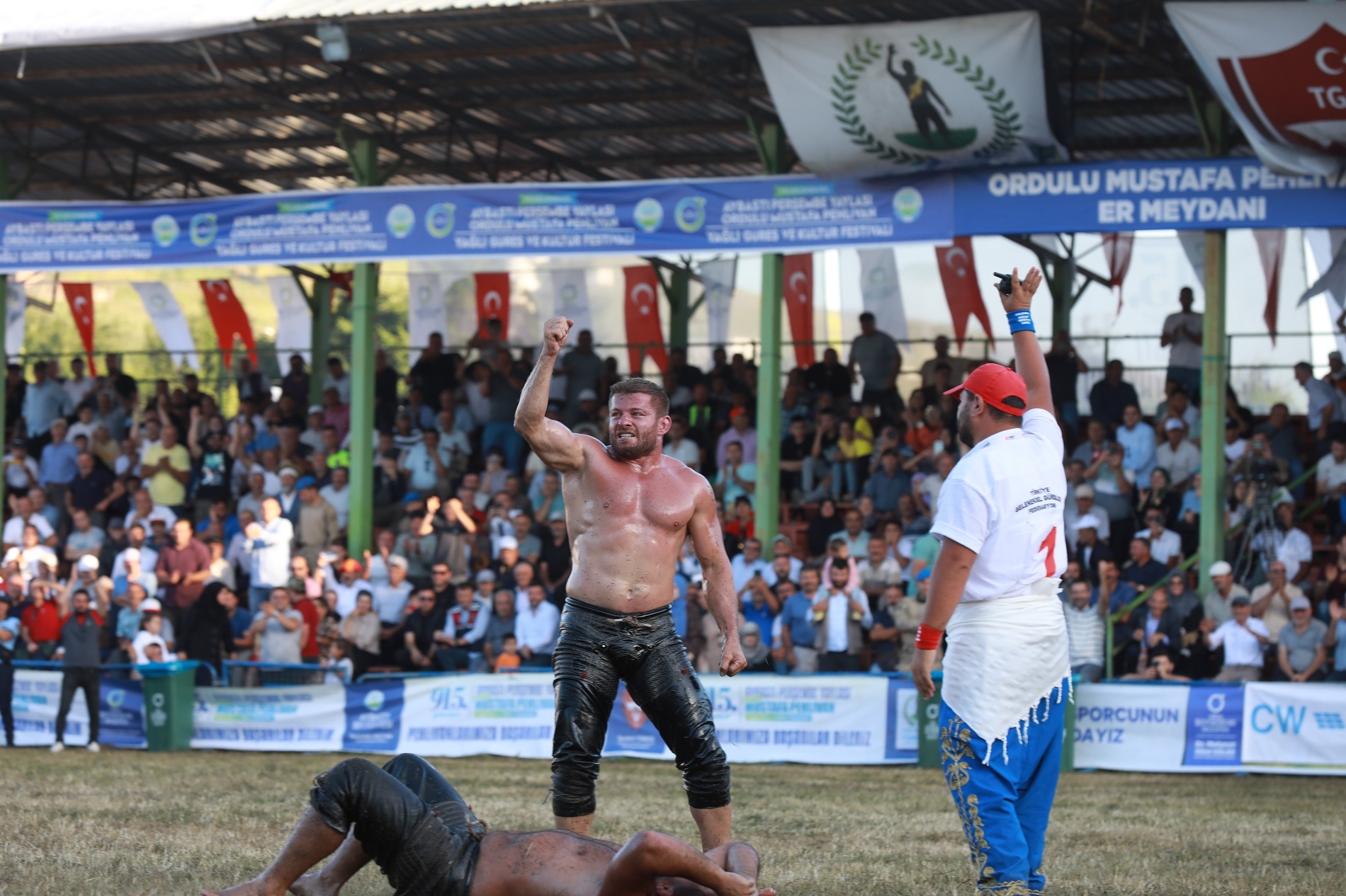 AYBASTI’DA BAŞPEHLİVAN İSMAİL BALABAN OLDU